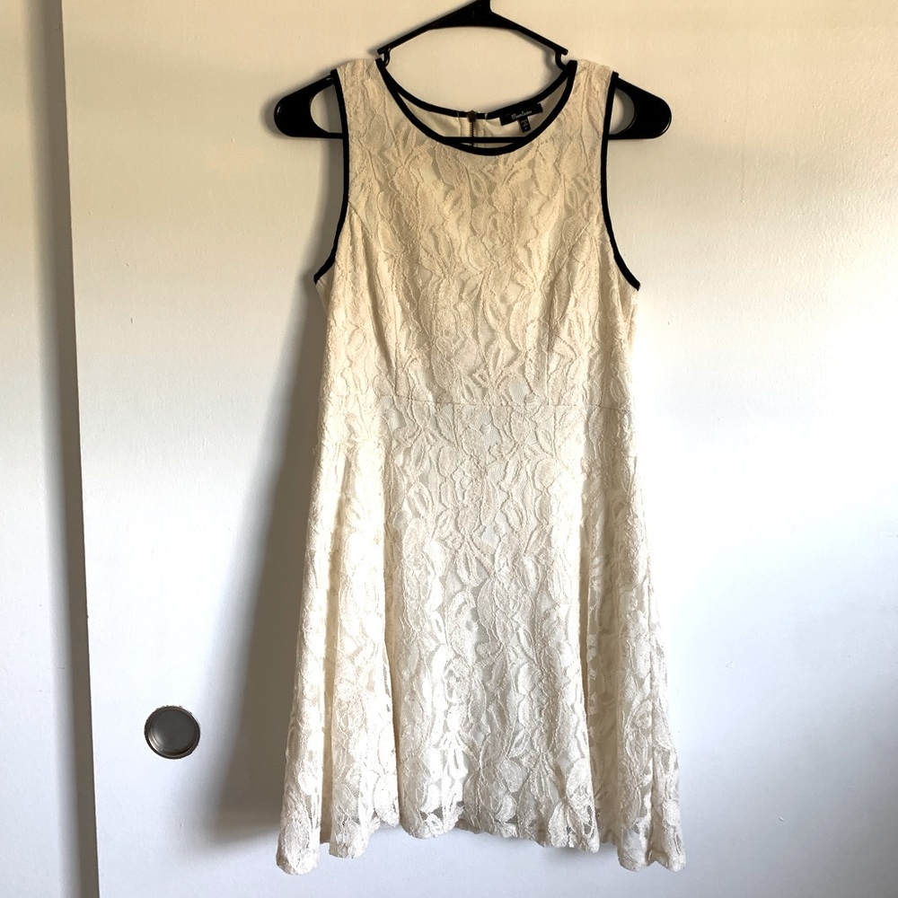 Monteau lace midi dress